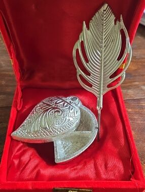 Indian Pooja Set – Leaf Kumkum Box with Matching Applicator